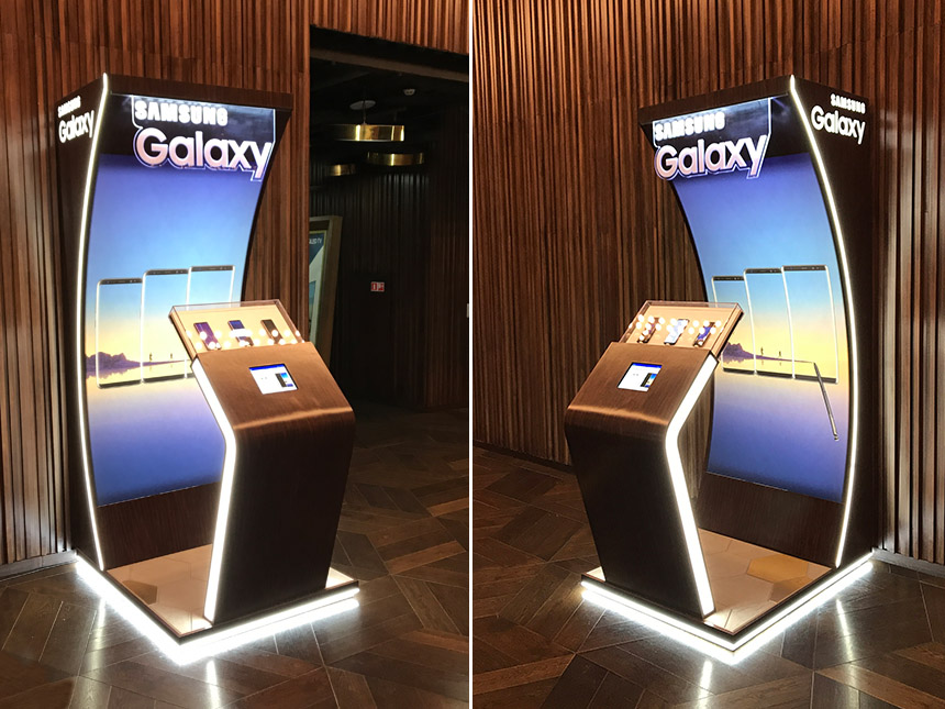 Стойка для рекламы смартфонов Samsung Galaxy S8